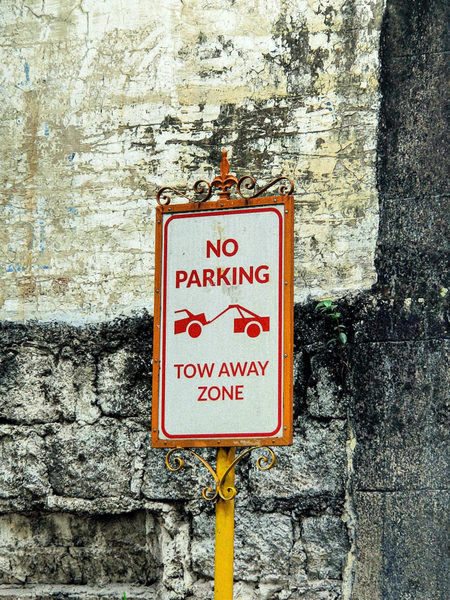 A private property towing zone sign